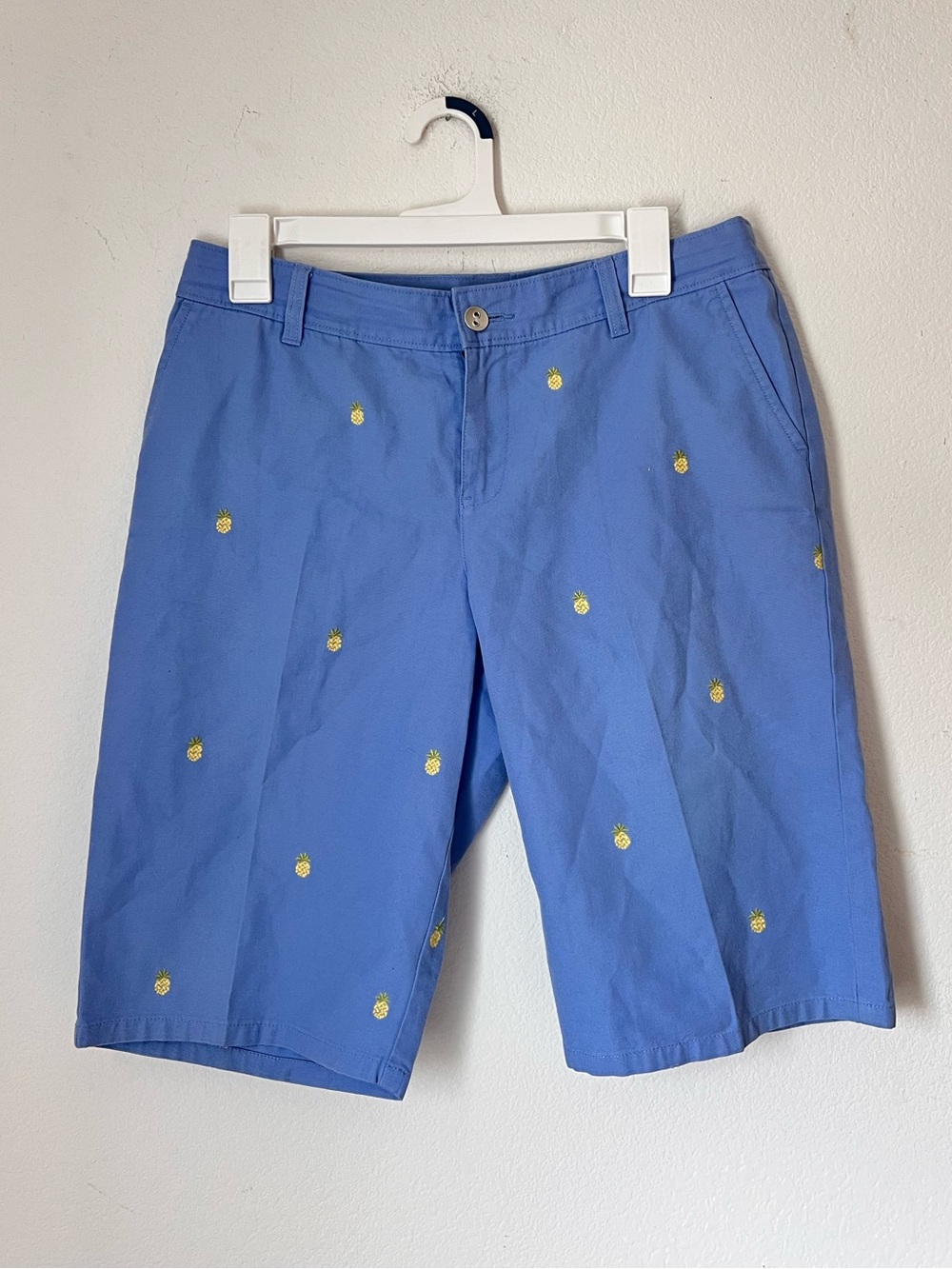 Tommy Bahama Women's Blue Pineapple Embroidered Shorts 100% Cotton Size 6